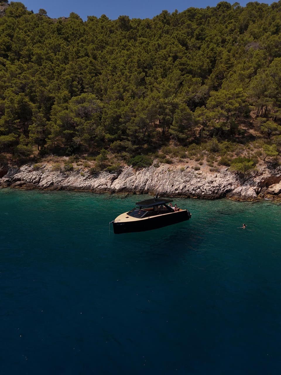 The Colnago 35 anchored in a calm cove on a Split island day charter