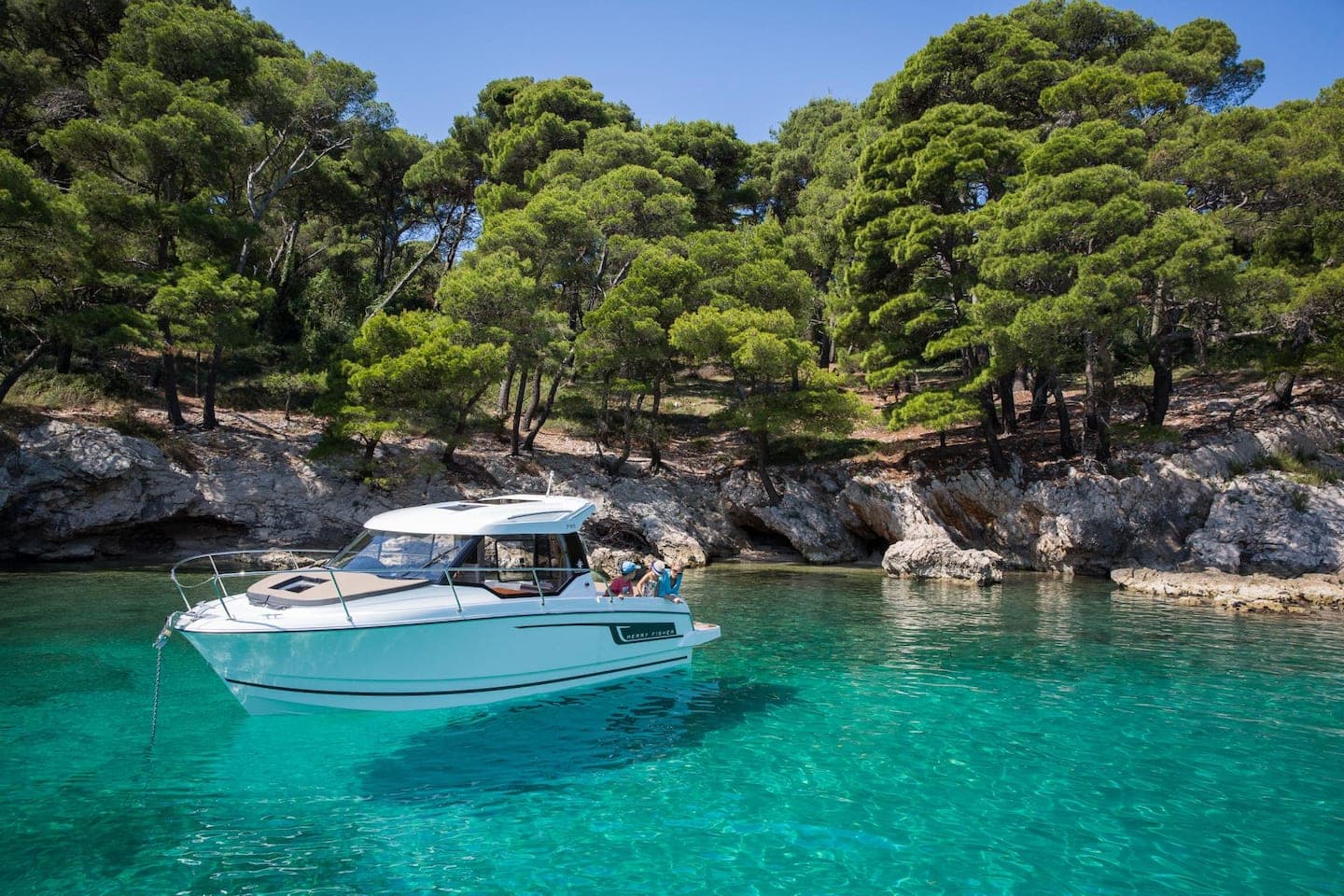 Merry Fisher 795: on the water